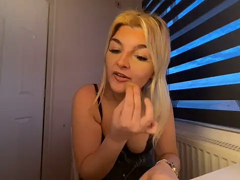 rosie-hipstergal online show from 28, 2, 2026