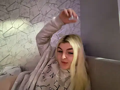 Snapshot of rosie-hipstergal chatting on 4, 11, 2025 rosie-hipstergal online show from 4, 11, 2025