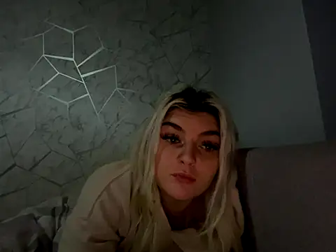 rosie-hipstergal online show from 5, 12, 2025