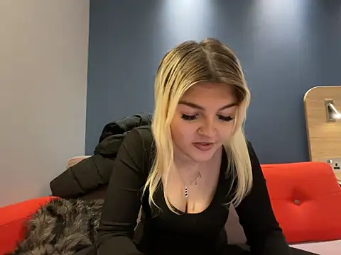 rosie-hipstergal online show from 12, 2, 2026