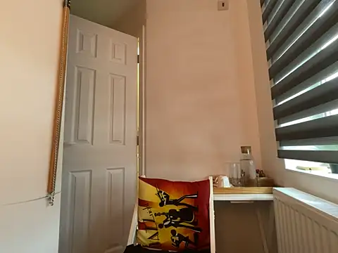 rosie-hipstergal online show from 23, 2, 2026