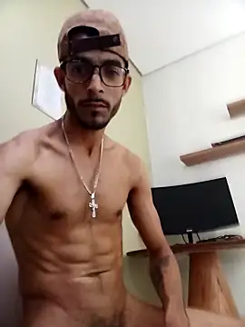 LeandroLima23Cm online show from 3, 11, 2025