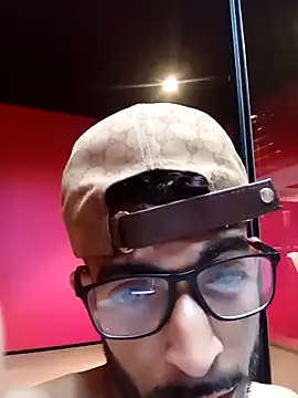 LeandroLima23Cm online show from 7, 11, 2025