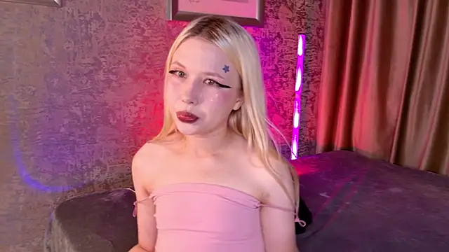 Snapshot of VivieSunn chatting on 25, 5, 2026 VivieSunn online show from 25, 5, 2026