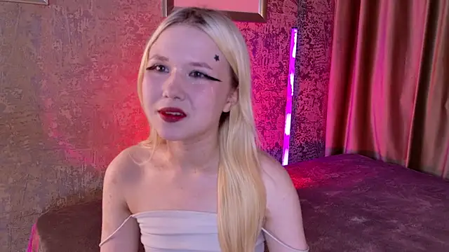 Snapshot of VivieSunn chatting on 22, 5, 2026 VivieSunn online show from 22, 5, 2026