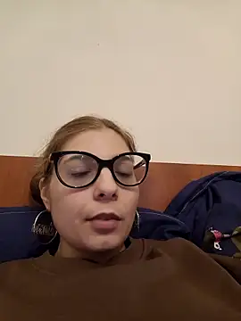 sweetbabygirlforyou online show from 15, 4, 2026