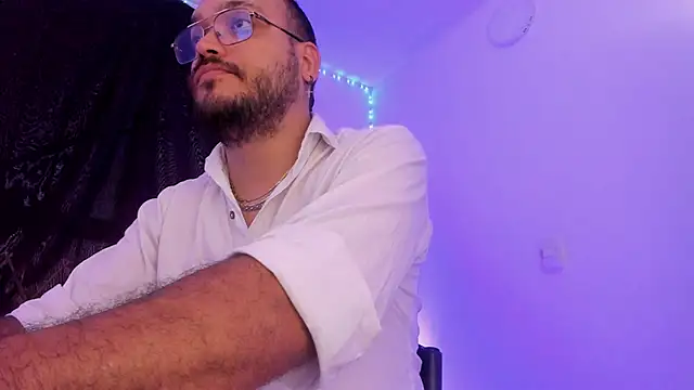 Snapshot of MarkWolfe1 chatting on 28, 10, 2025 MarkWolfe1 online show from 28, 10, 2025