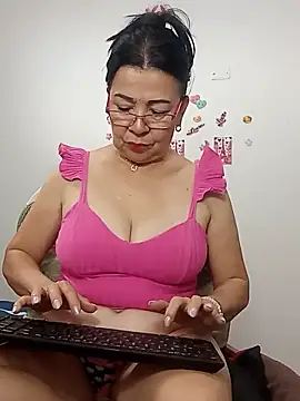Snapshot of laliItaclark chatting on 3, 6, 2026 laliItaclark online show from 3, 6, 2026