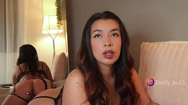 Snapshot of Missemily_11 chatting on 28, 4, 2026 Missemily 11 online show from 28, 4, 2026