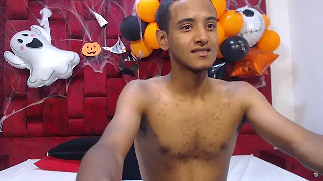 Snapshot of Tommy_22CM chatting on 29, 10, 2025 Tommy 22CM online show from 29, 10, 2025