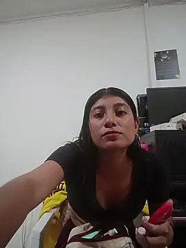 YeseniaRodriguez3 online show from 11, 11, 2025