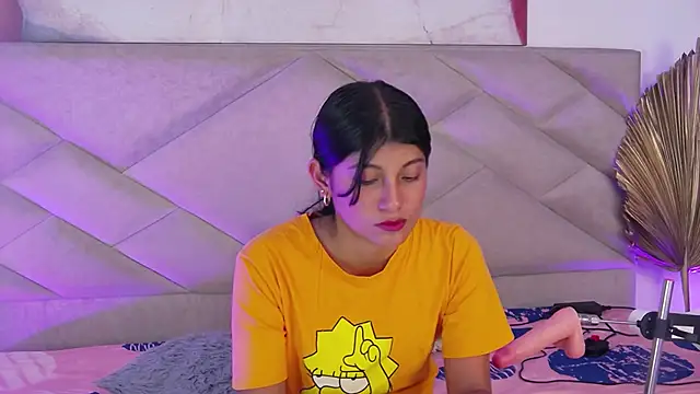 YeseniaRodriguez3 online show from 12, 11, 2025