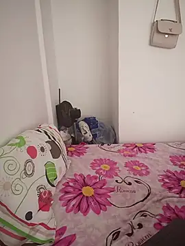 YeseniaRodriguez3 online show from 17, 12, 2025