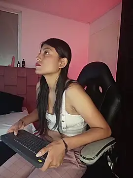 YeseniaRodriguez3 online show from 7, 4, 2026