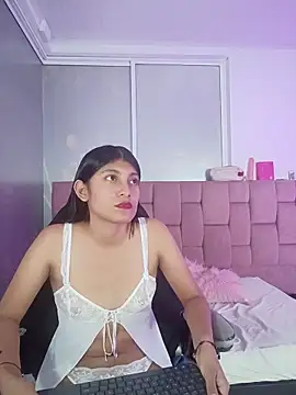 YeseniaRodriguez3 online show from 4, 5, 2026