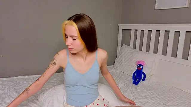 Snapshot of _little_pussy chatting on 25, 10, 2025  little pussy online show from 25, 10, 2025