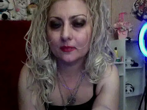 Snapshot of xHot_Amazonq chatting on 6, 11, 2025 xHot Amazonq online show from 6, 11, 2025