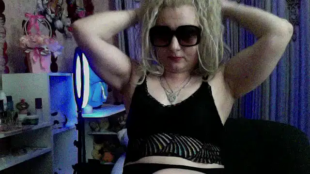 Snapshot of xHot_Amazonq chatting on 28, 3, 2026 xHot Amazonq online show from 28, 3, 2026