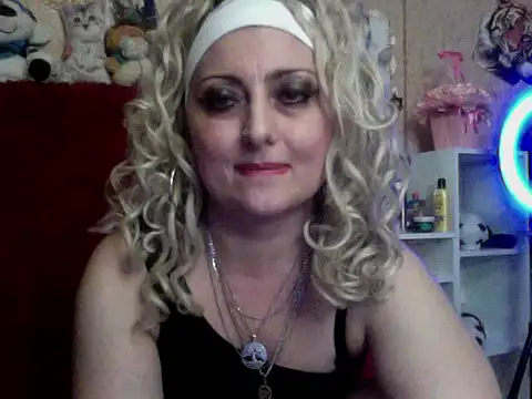 Snapshot of xHot_Amazonq chatting on 2, 11, 2025 xHot Amazonq online show from 2, 11, 2025