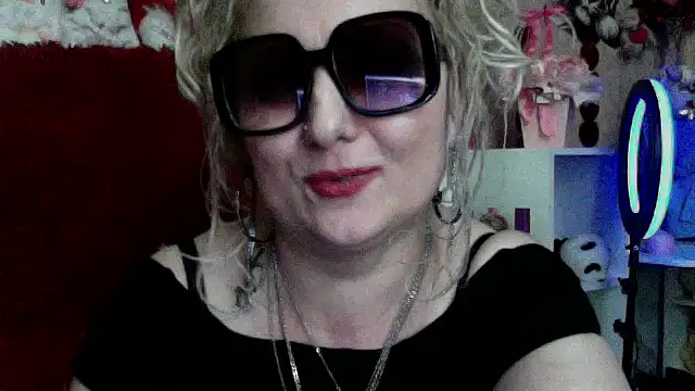 Snapshot of xHot_Amazonq chatting on 1, 4, 2026 xHot Amazonq online show from 1, 4, 2026