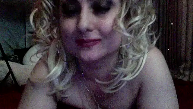 Snapshot of xHot_Amazonq chatting on 6, 1, 2026 xHot Amazonq online show from 6, 1, 2026