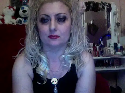 Snapshot of xHot_Amazonq chatting on 9, 11, 2025 xHot Amazonq online show from 9, 11, 2025