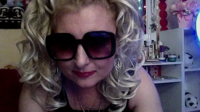 Snapshot of xHot_Amazonq chatting on 3, 12, 2025 xHot Amazonq online show from 3, 12, 2025