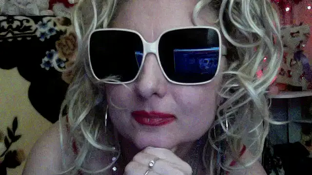 Snapshot of xHot_Amazonq chatting on 8, 1, 2026 xHot Amazonq online show from 8, 1, 2026