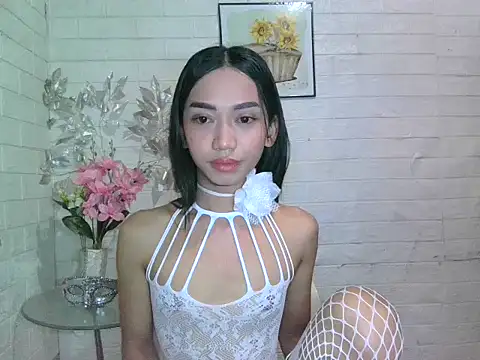 Snapshot of Queenpau chatting on 28, 10, 2025 Queenpau online show from 28, 10, 2025