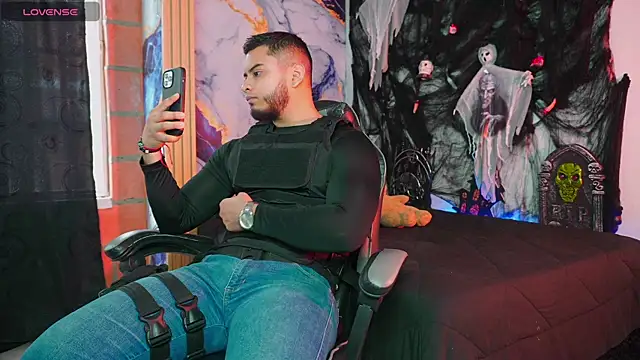 Tiler wolker online show from 31, 10, 2025