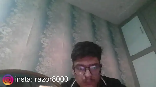 Snapshot of razor8000 chatting on 1, 12, 2025 razor8000 online show from 1, 12, 2025