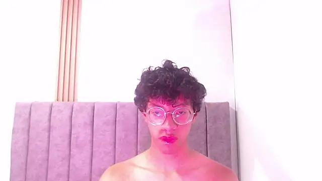 Snapshot of Athenea_Zoe chatting on 29, 10, 2025 Athenea Zoe online show from 29, 10, 2025