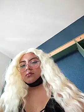 Snapshot of Kittyblood08 chatting on 25, 10, 2025 Kittyblood08 online show from 25, 10, 2025