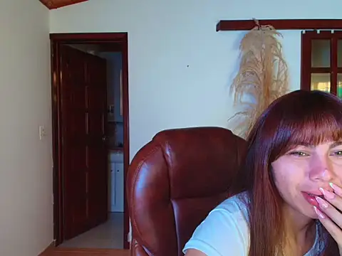 Snapshot of Romina_Lazaro chatting on 27, 10, 2025 Romina Lazaro online show from 27, 10, 2025