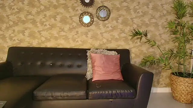 Nayla Monroee online show from 10, 2, 2026