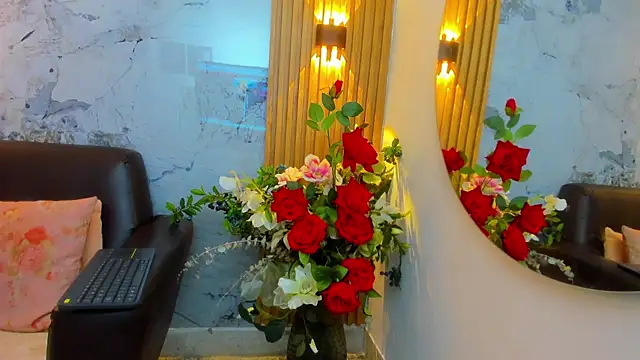 Nayla Monroee online show from 14, 11, 2025