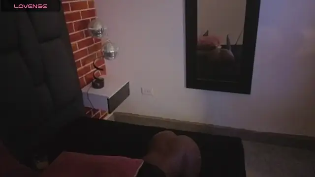 ghostwomaan online show from 2, 12, 2025