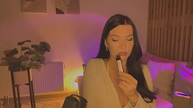 Snapshot of Angelsweetshy chatting on 28, 10, 2025 Angelsweetshy online show from 28, 10, 2025