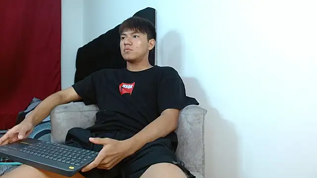 Snapshot of isak_lane chatting on 28, 10, 2025 isak lane online show from 28, 10, 2025