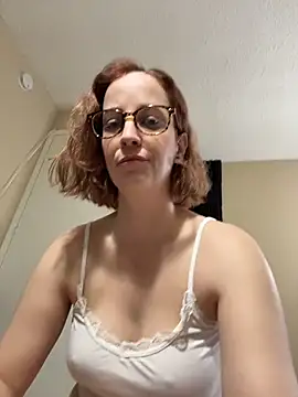 Snapshot of CreamedKitten chatting on 21, 11, 2025 CreamedKitten online show from 21, 11, 2025