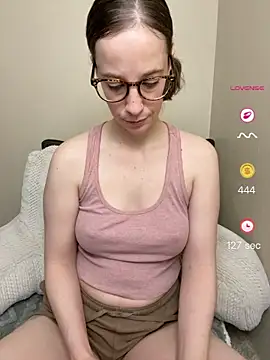Snapshot of CreamedKitten chatting on 23, 4, 2026 CreamedKitten online show from 23, 4, 2026