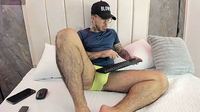 Snapshot of axel_tatto chatting on 27, 10, 2025 axel tatto online show from 27, 10, 2025