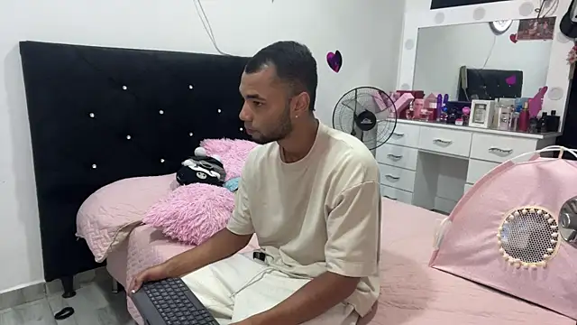 Hot2gether69 online show from 17, 2, 2026