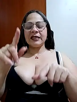 Snapshot of Angie_milf50 chatting on 29, 10, 2025 Angie milf50 online show from 29, 10, 2025