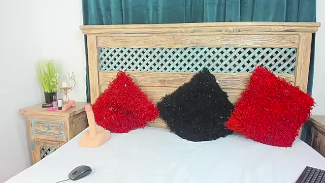 Cassandra Armani online show from 24, 2, 2026