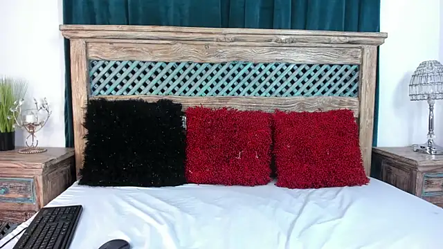 Cassandra Armani online show from 25, 2, 2026