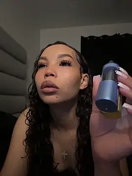 Snapshot of nikkiloveee chatting on 4, 5, 2026 nikkiloveee online show from 4, 5, 2026