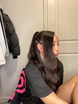 nikkiloveee online show from 3, 12, 2025