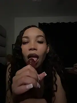 Snapshot of nikkiloveee chatting on 6, 5, 2026 nikkiloveee online show from 6, 5, 2026