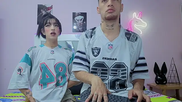 Snapshot of Love_two chatting on 27, 10, 2025 Love two online show from 27, 10, 2025